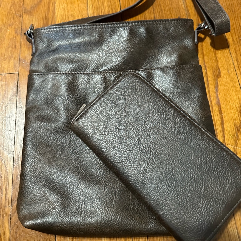 THIRTY-ONE Crossbody Purse/Wallet